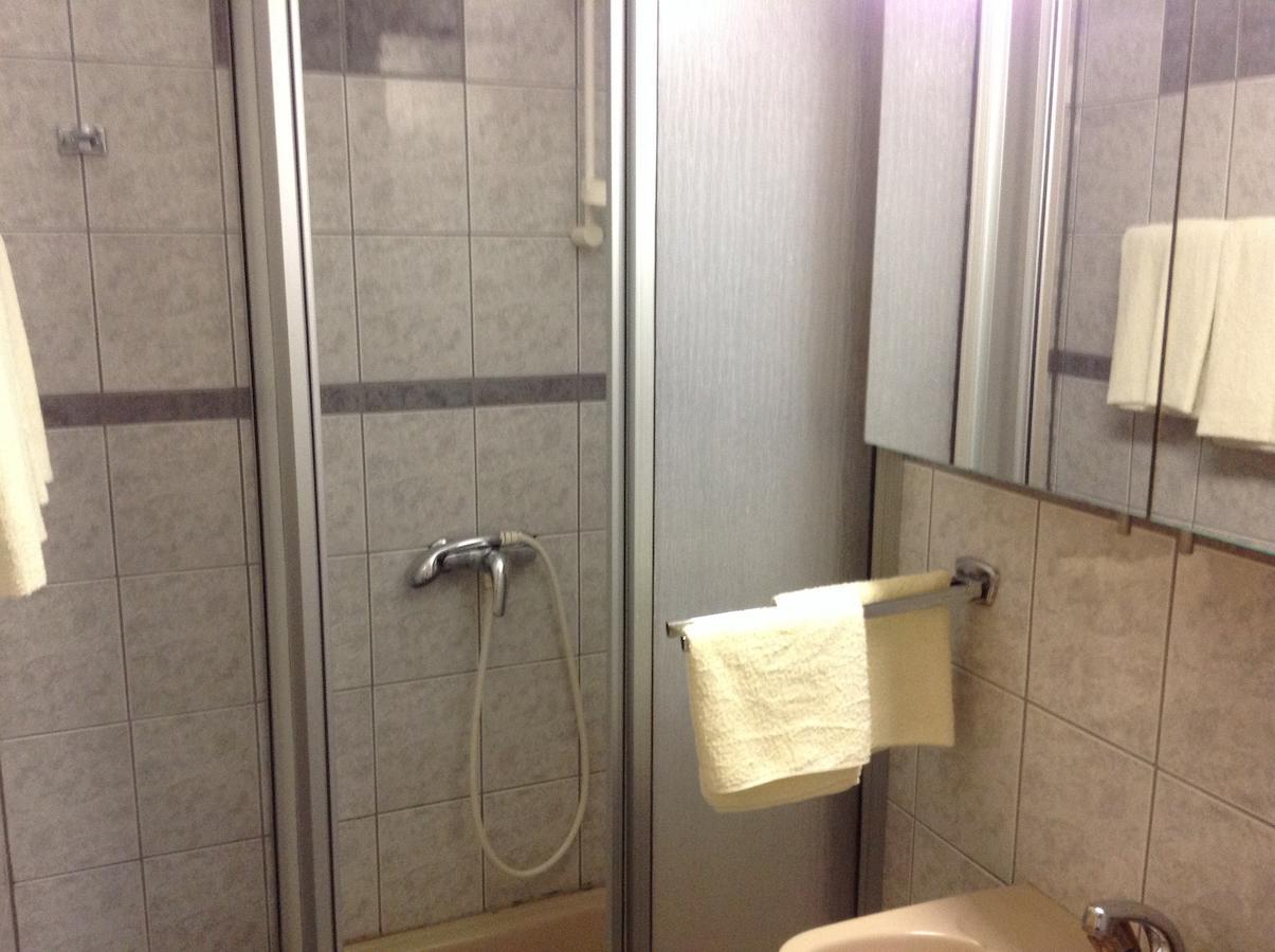Katarina Apartments And Rooms Сибин Кръмпотски Стая снимка