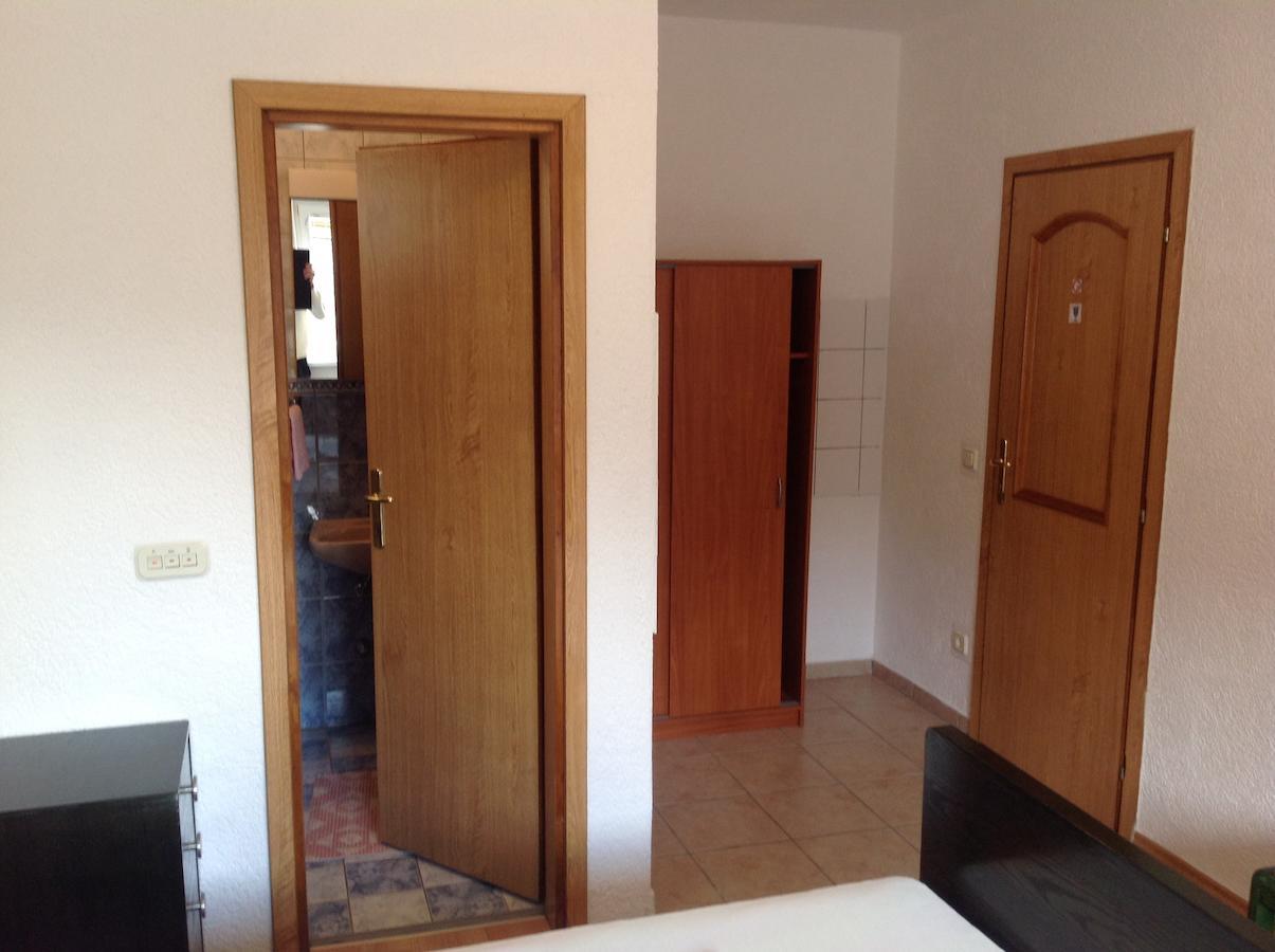 Katarina Apartments And Rooms Сибин Кръмпотски Стая снимка