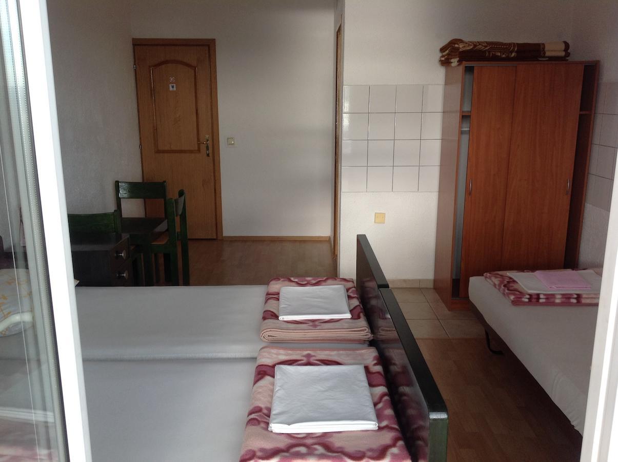 Katarina Apartments And Rooms Сибин Кръмпотски Стая снимка